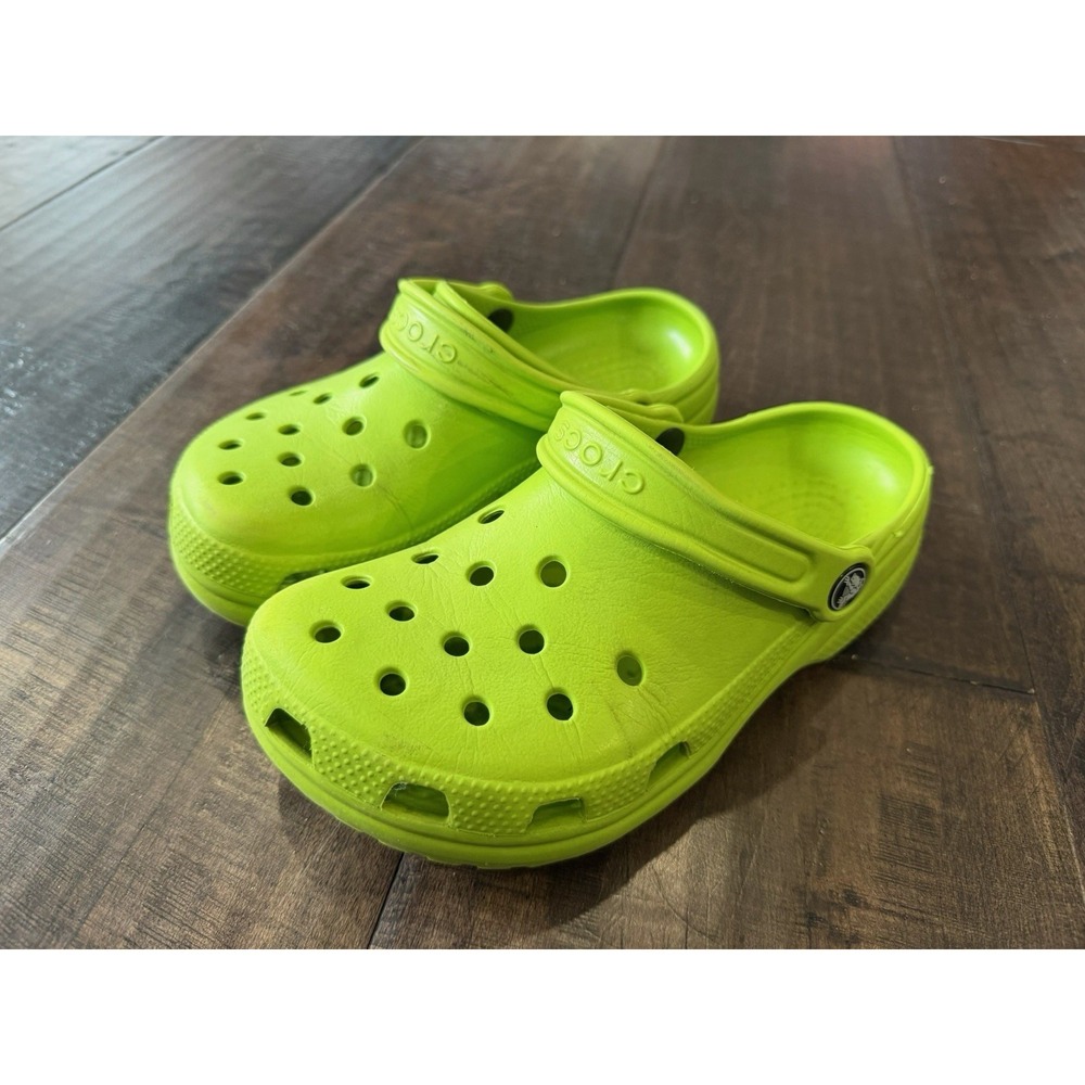 CROCS Classic Crush Platform Clogs in Lime Green Women's Size 6 or Men's Size 4